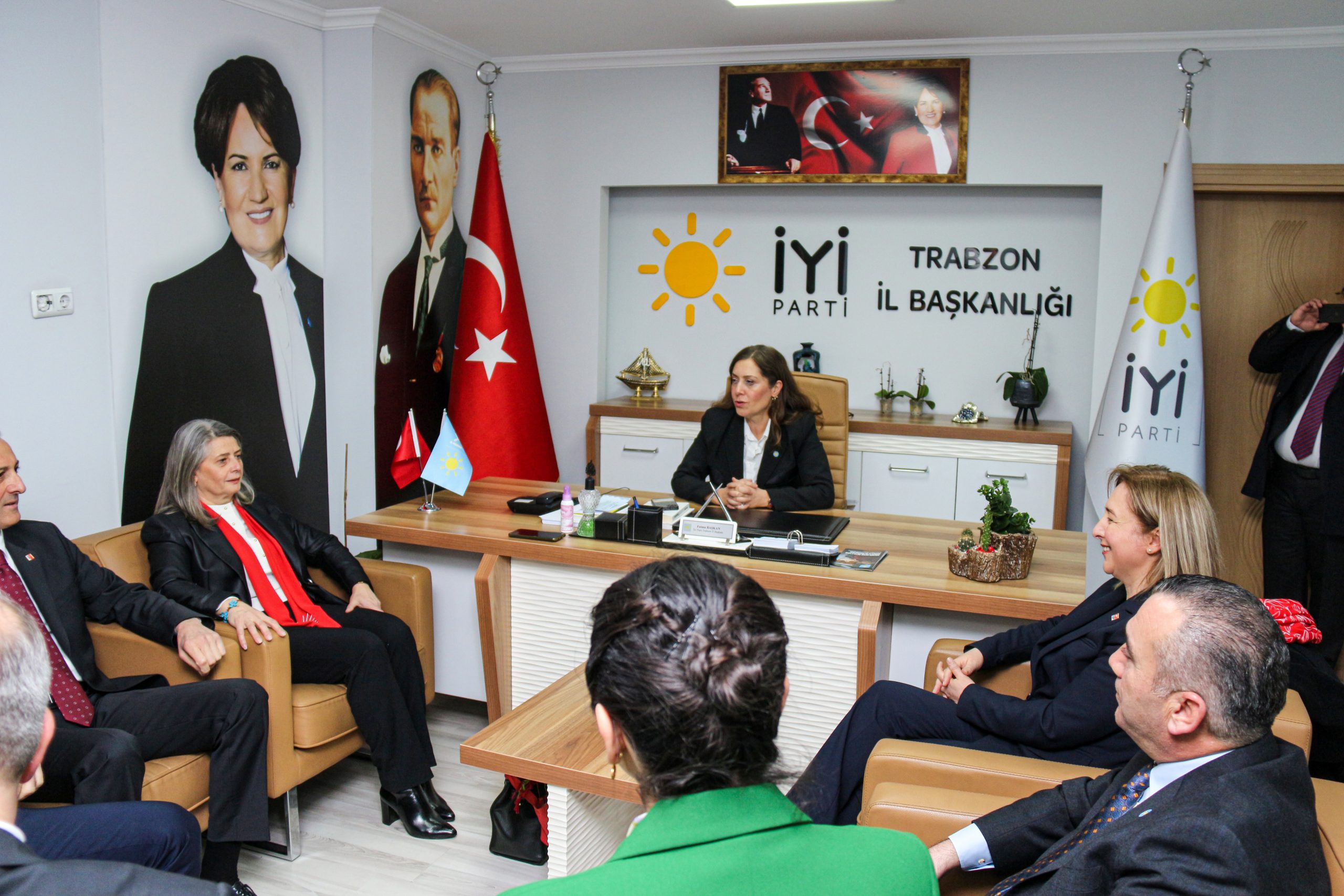 Sibel Suiçmez İYİ Parti Trabzon İl Başkanlığını ziyaret etti